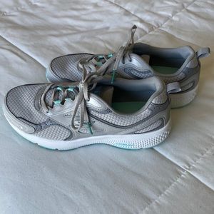 LIKE NEW! Skechers Go Run